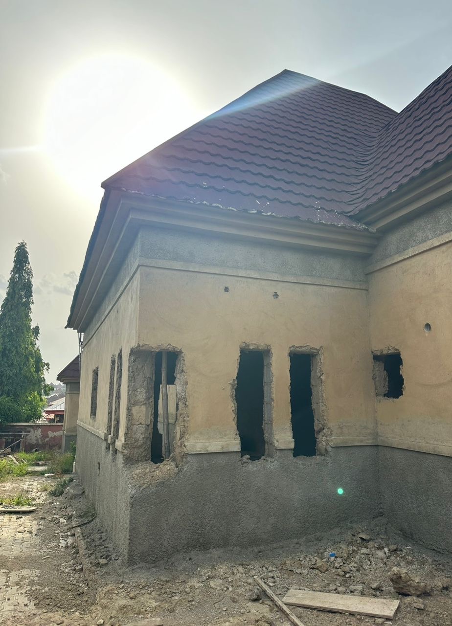 3 bedroom bungalow carcass with BQ in Gwaripa